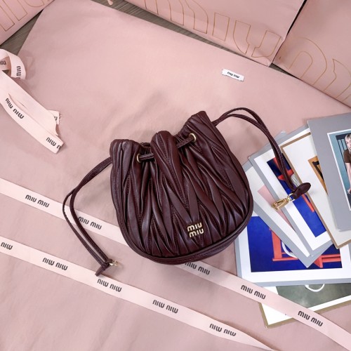 미우미우 마테라쎄 나파 가죽 파우치 5DN022