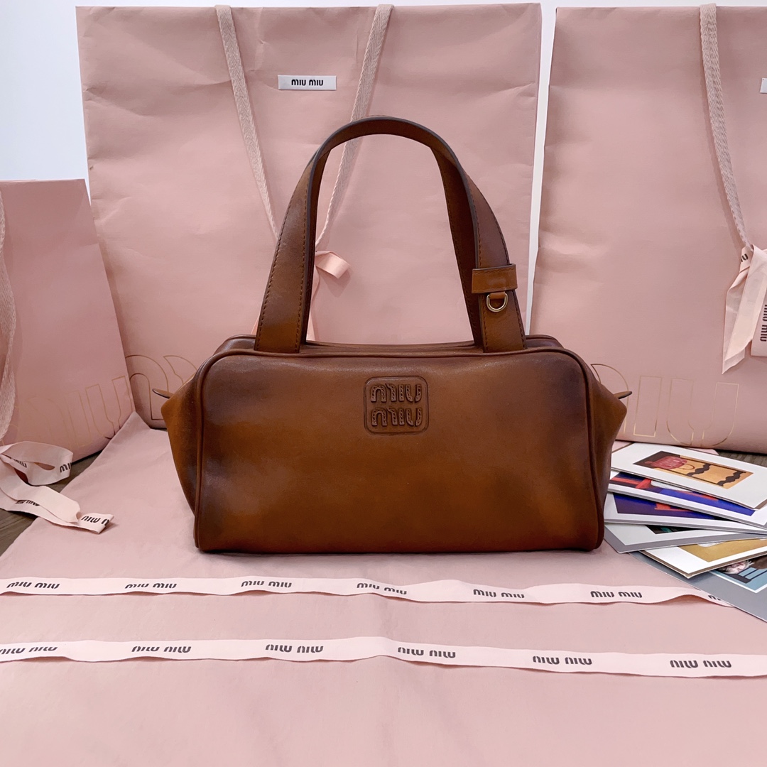 미우미우 가죽 탑 핸들 5BB182