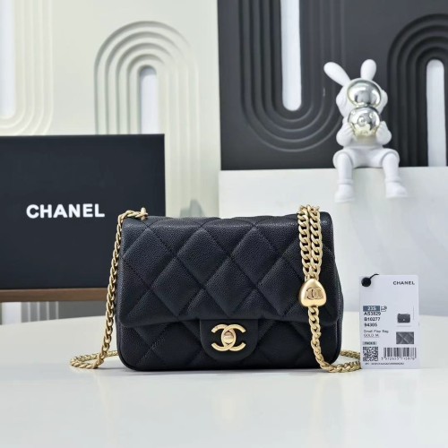 샤넬 뉴미니 플랩백 캐비어 하트볼 20cm