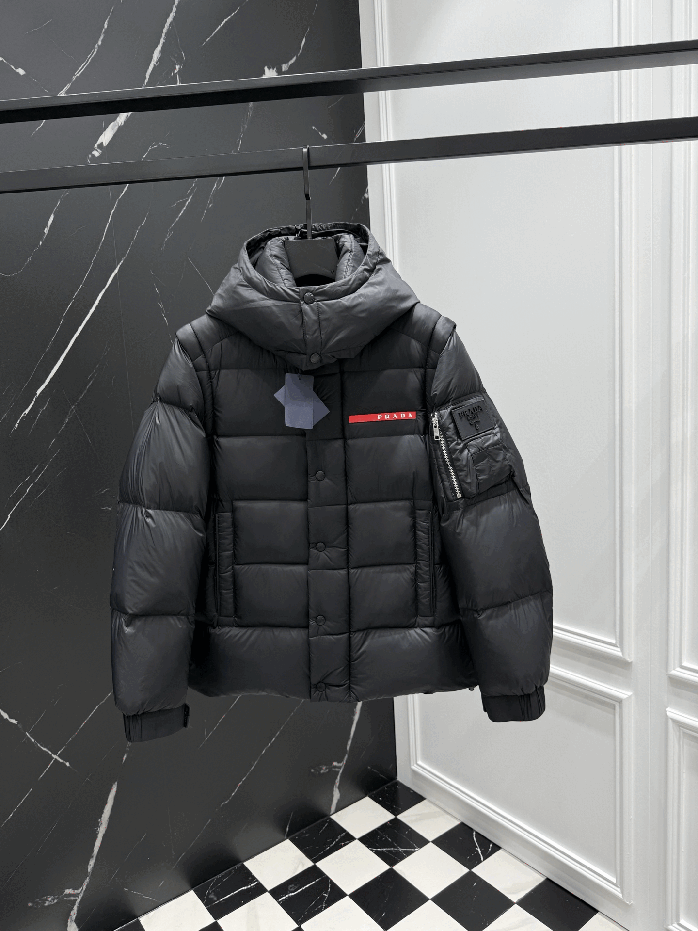 프라다 조끼 탈부착 패딩 블랙