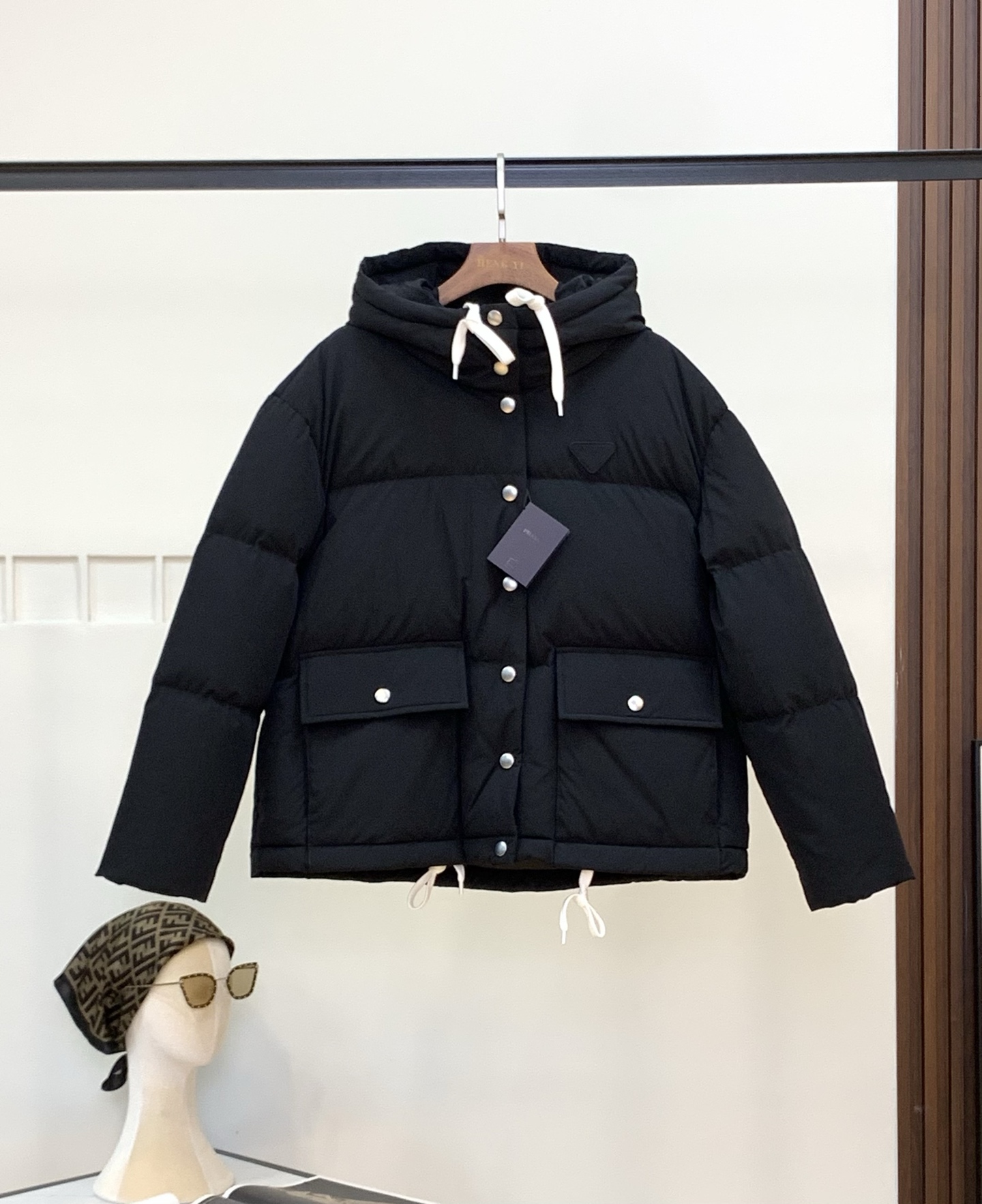 프라다 25SS 패딩