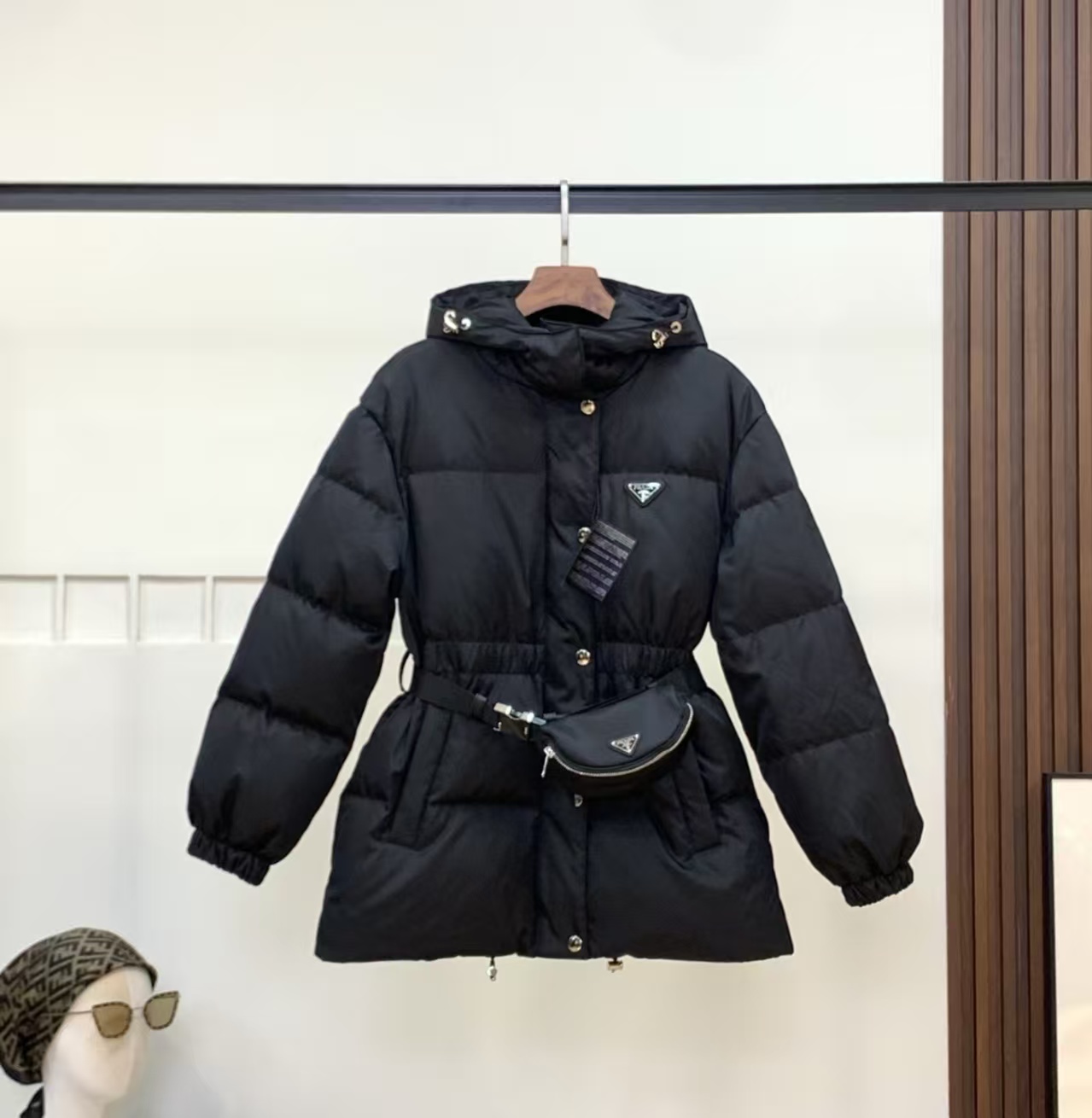 프라다 리나일론 다운 필드 재킷