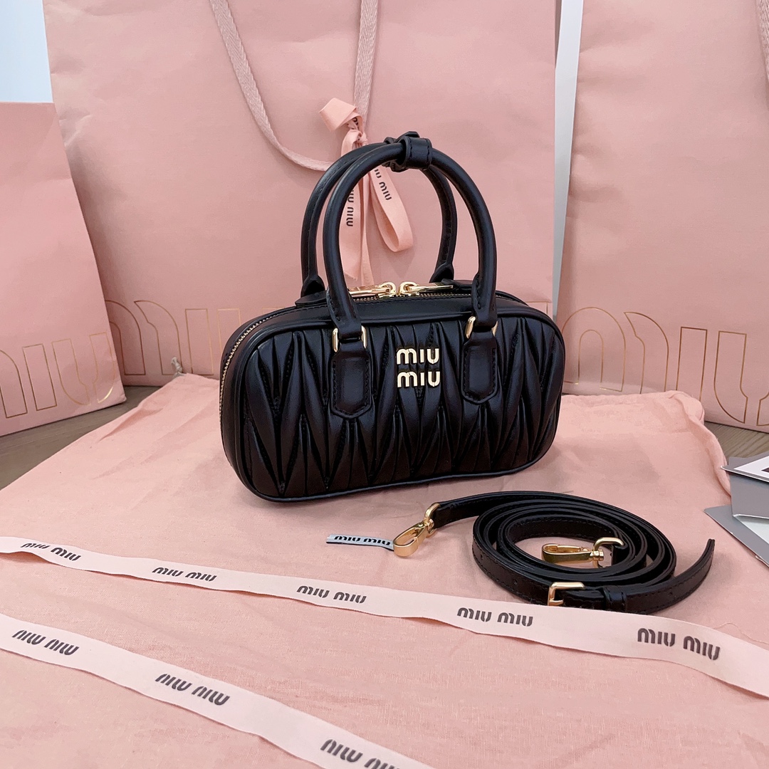 미우미우 아르카디 마테라쎄 나파 가죽 미니 백