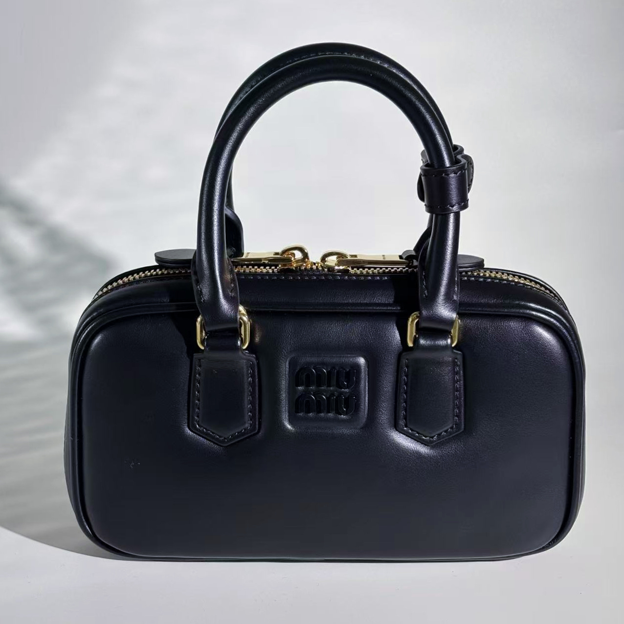 미우미우 아르카디 가죽 미니 백