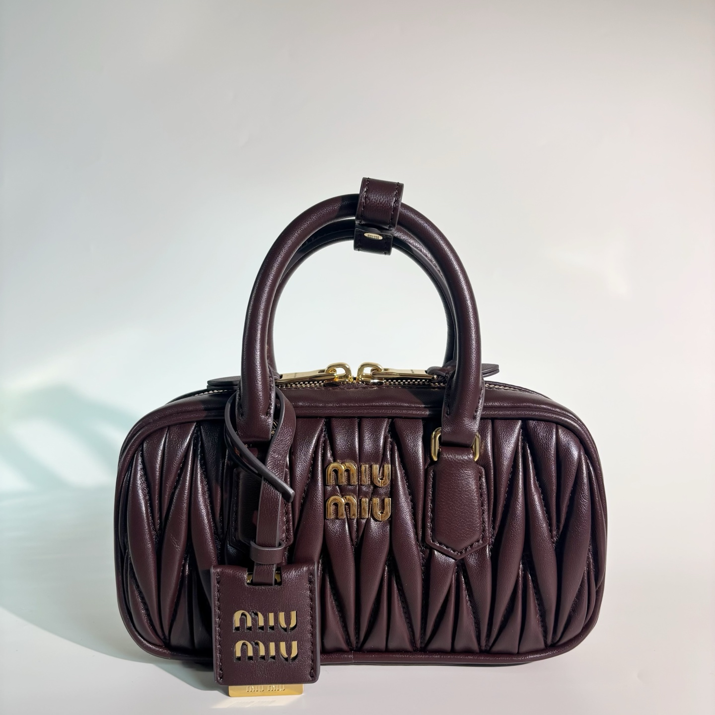 미우미우 아르카디 마테라쎄 나파 가죽 미니 백