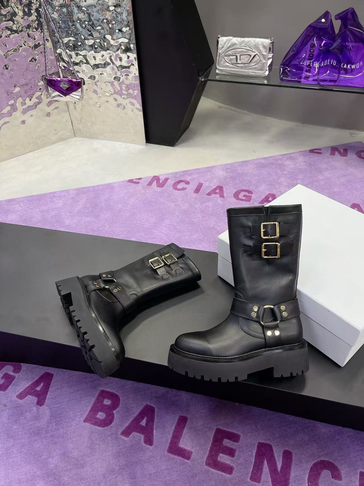 셀린느 하네스 베지탈 카프스킨 벌키 미드 바이커 부츠