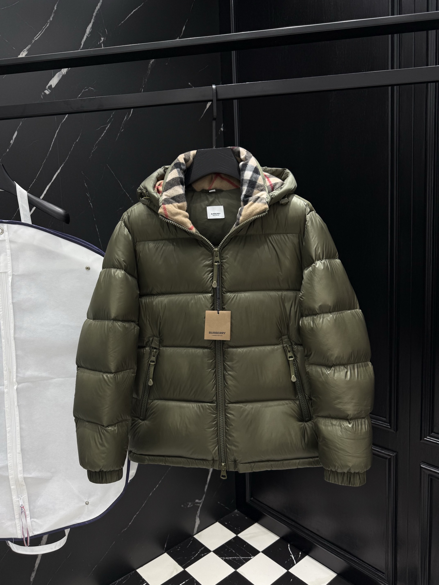 버버리 25fw 패딩