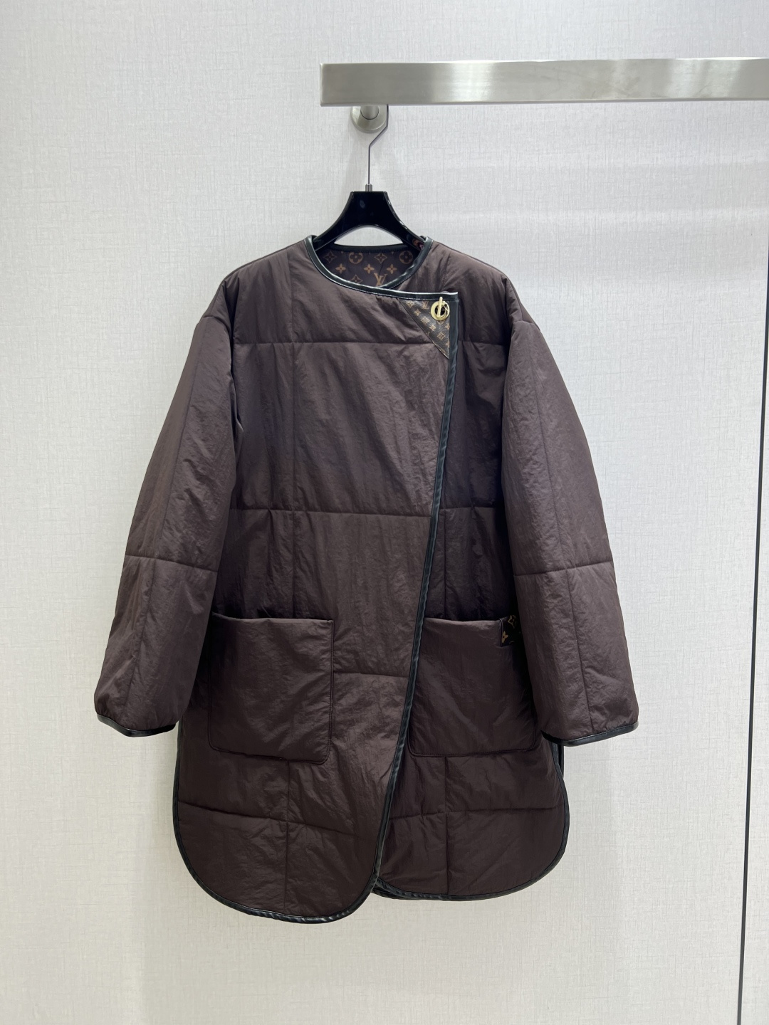 루이비통 퀼티드 토글 디테일 코트
