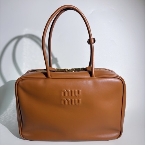 미우미우 가죽 보 백