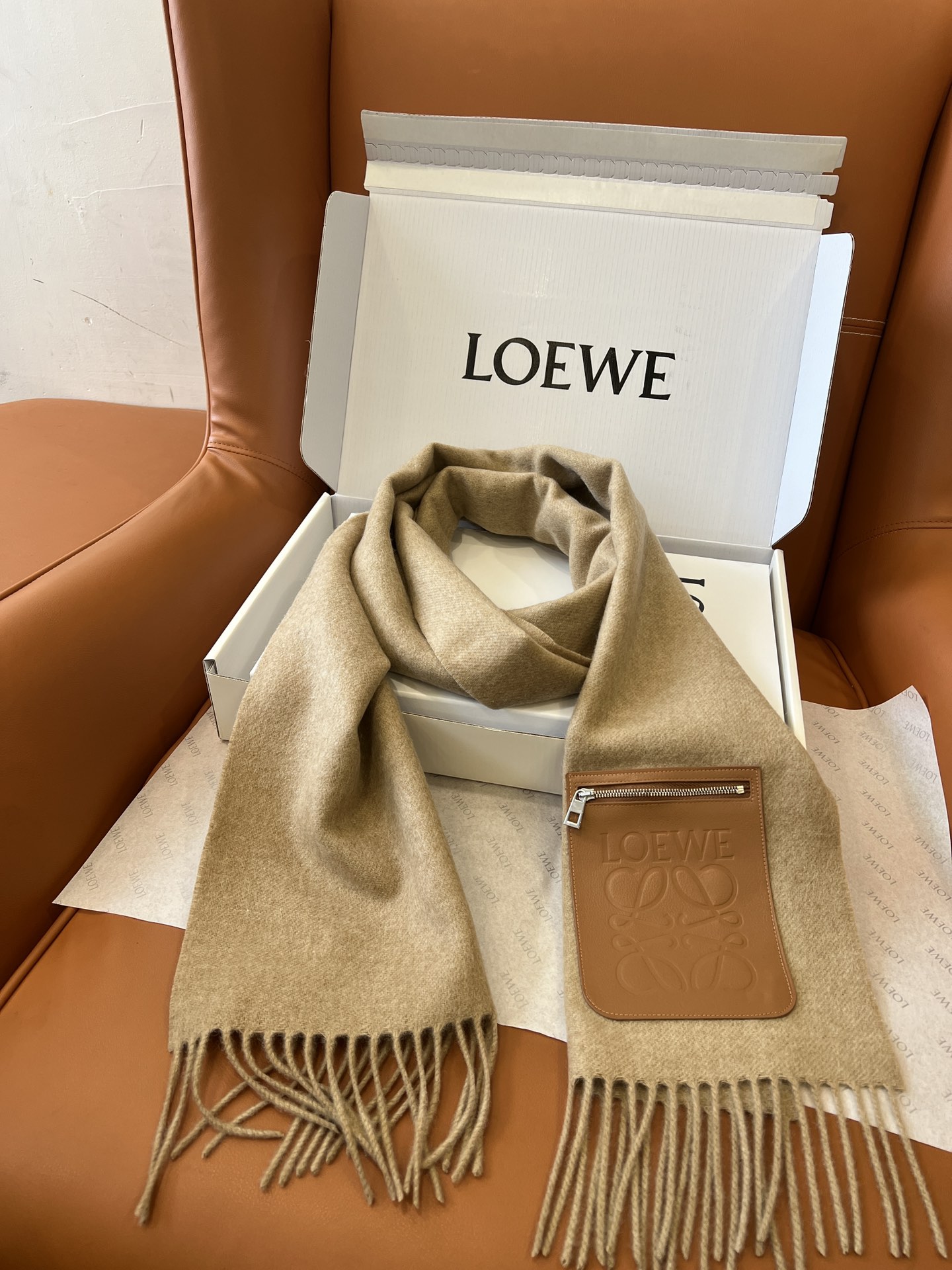 로에베 레더 포켓 스카프