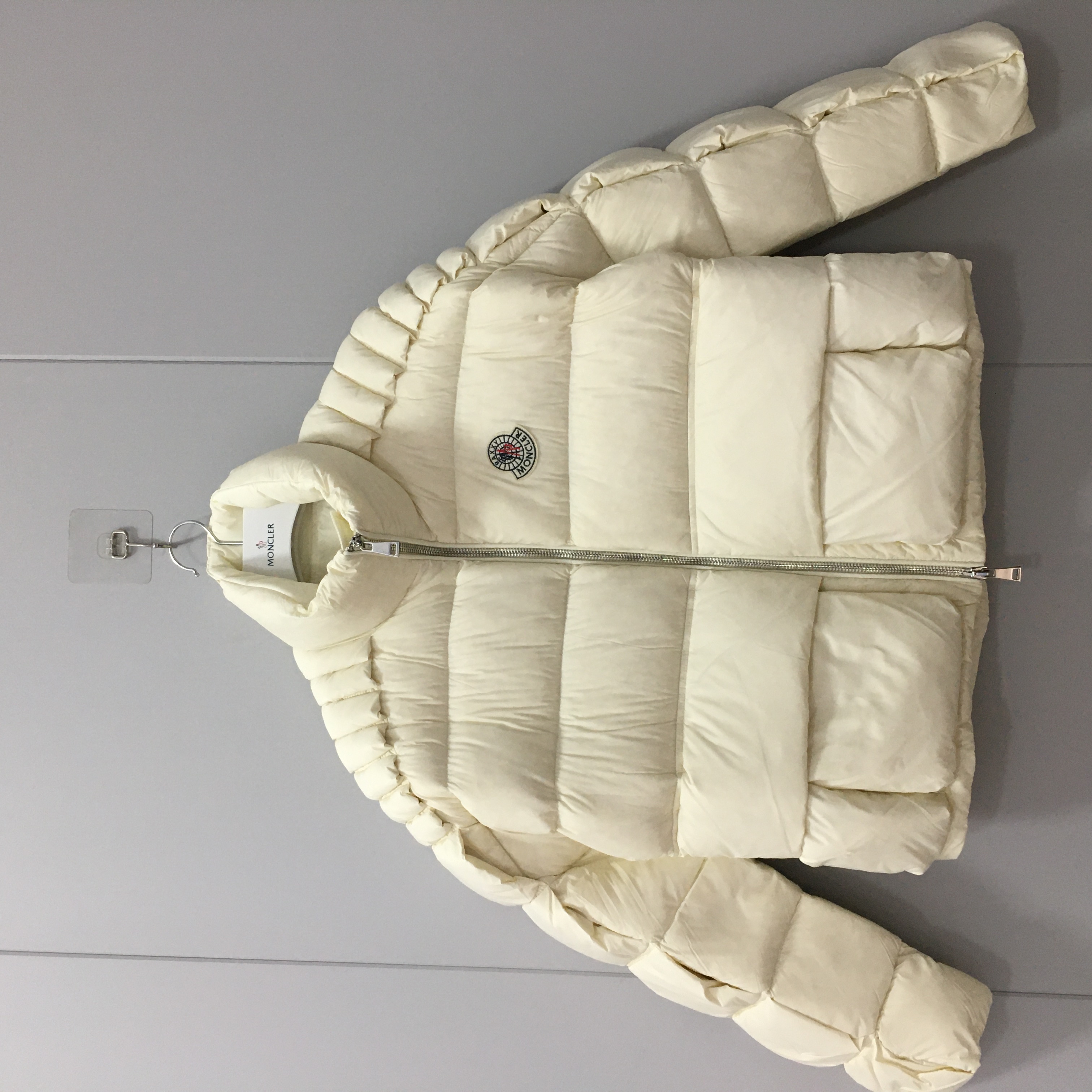 몽클레어 패딩 L SIZE (3일이내 수령가능) 당일출고