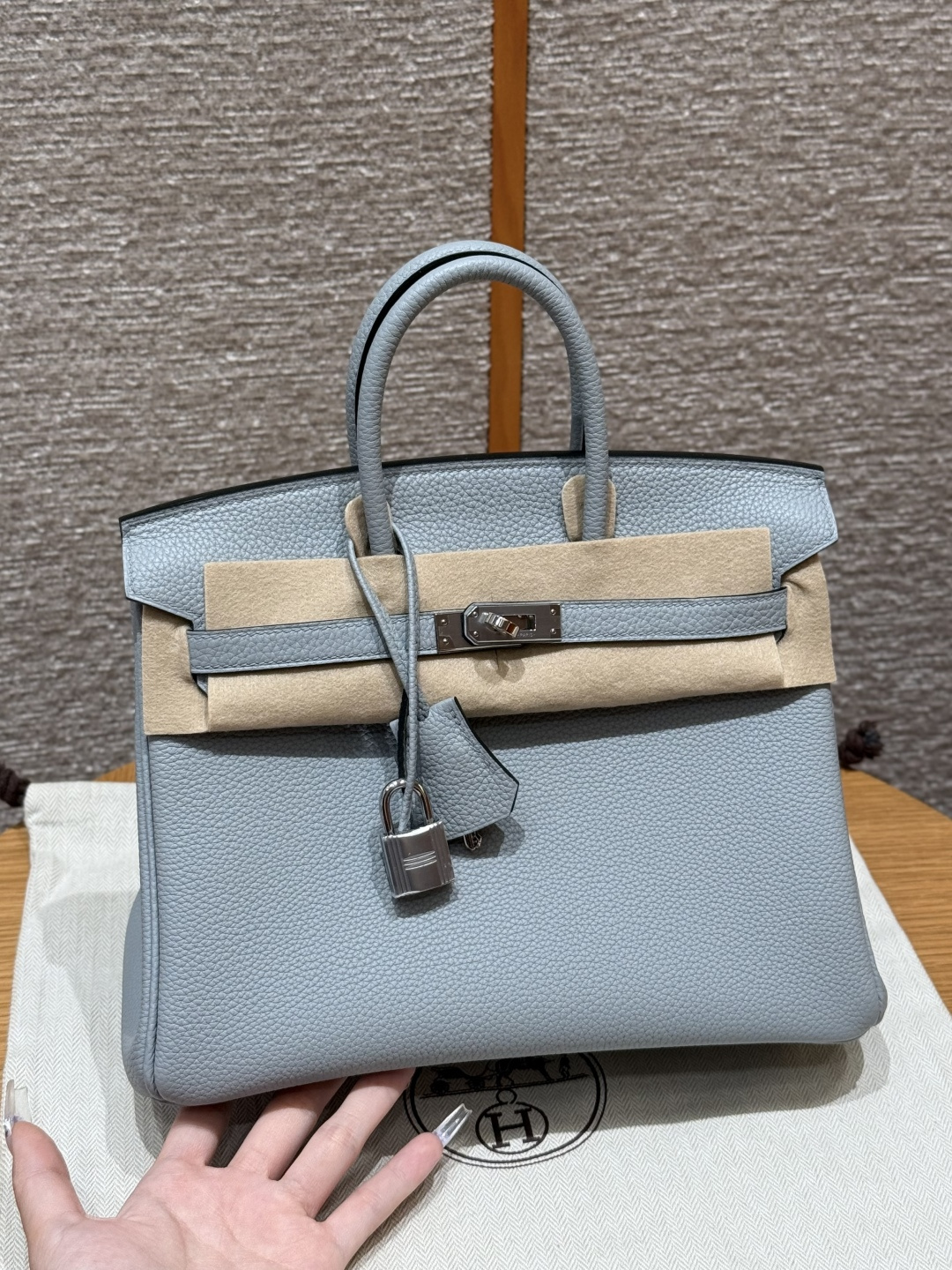 에르메스 버킨백 25 토고 은장 컬러: P0/Girs Pantin