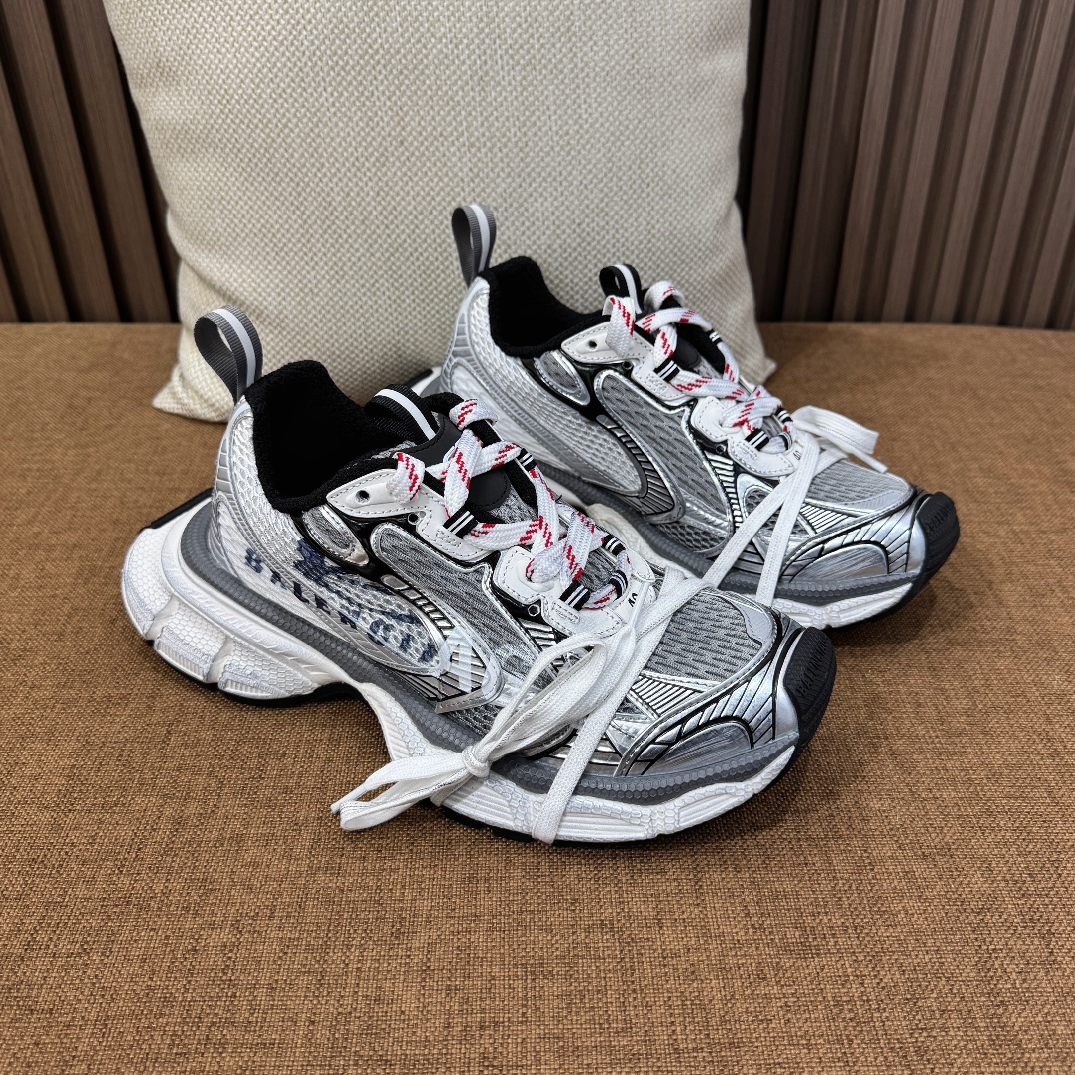 발렌시아가 3XL 스니커즈