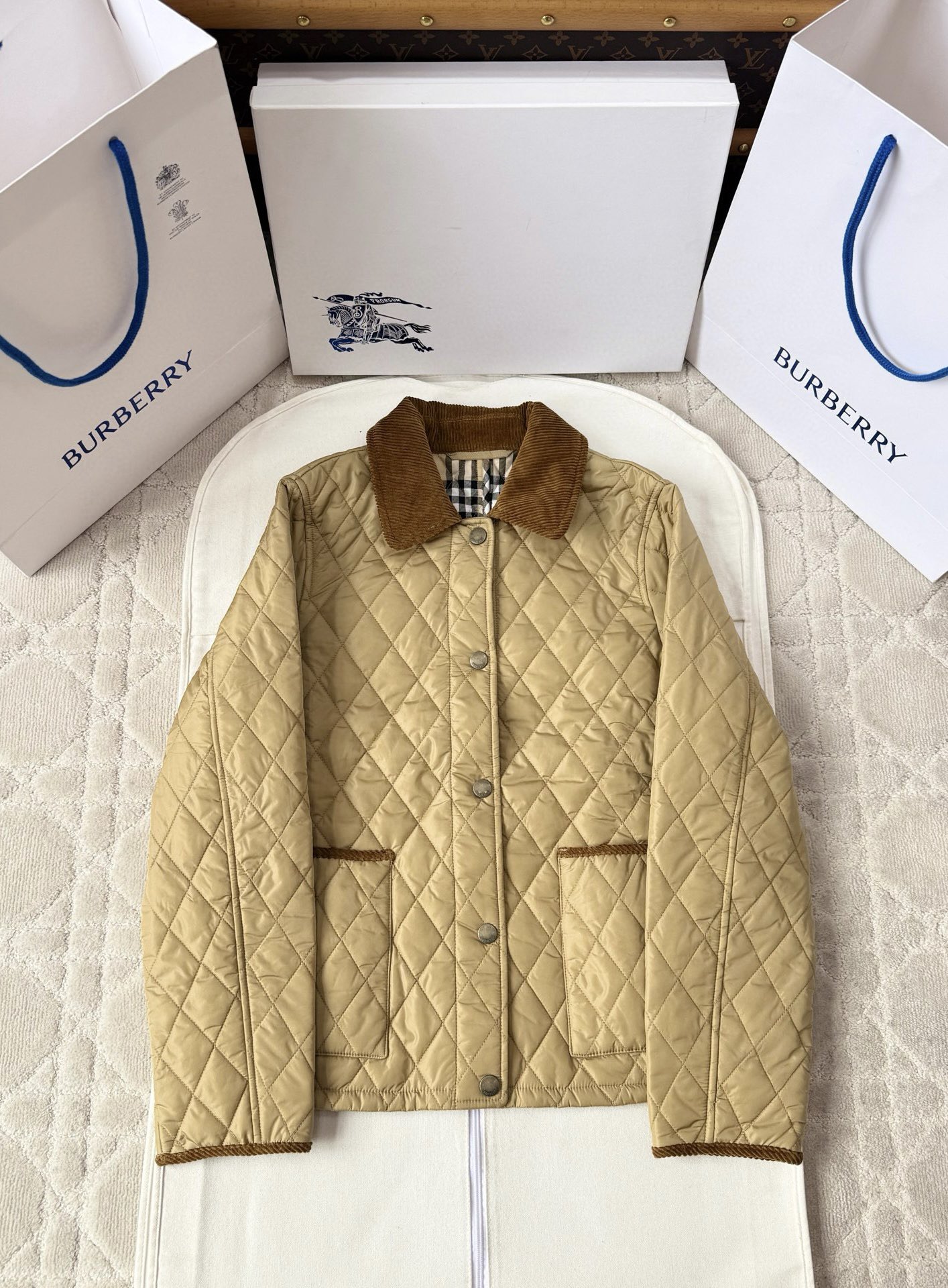 버버리 퀄팅 코듀로이 자켓