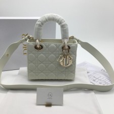 디올 레이디백 스몰 라떼 화이트