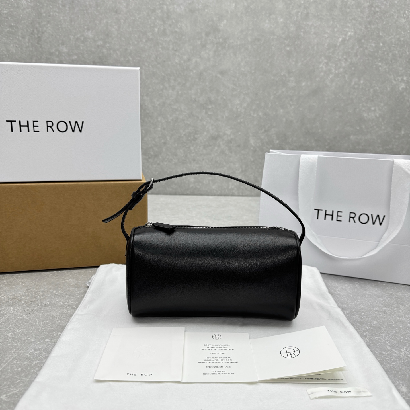 더 로우 블랙 나파 가죽 90's 백 블랙