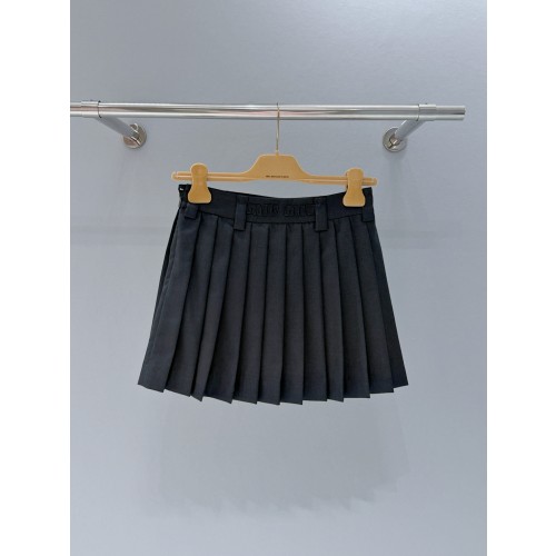 미우미우 미니스커트