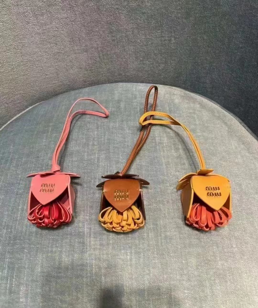 미우미우 백 참 트릭