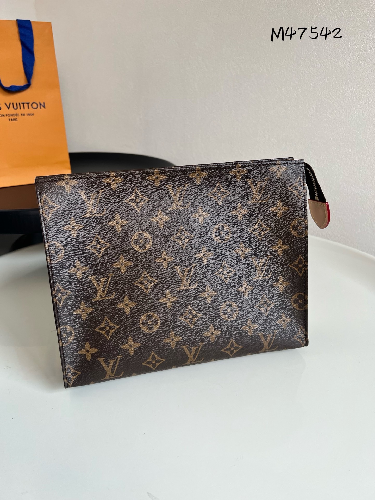 루이비통 모노그램 포쉐트 토일렛 26 클러치