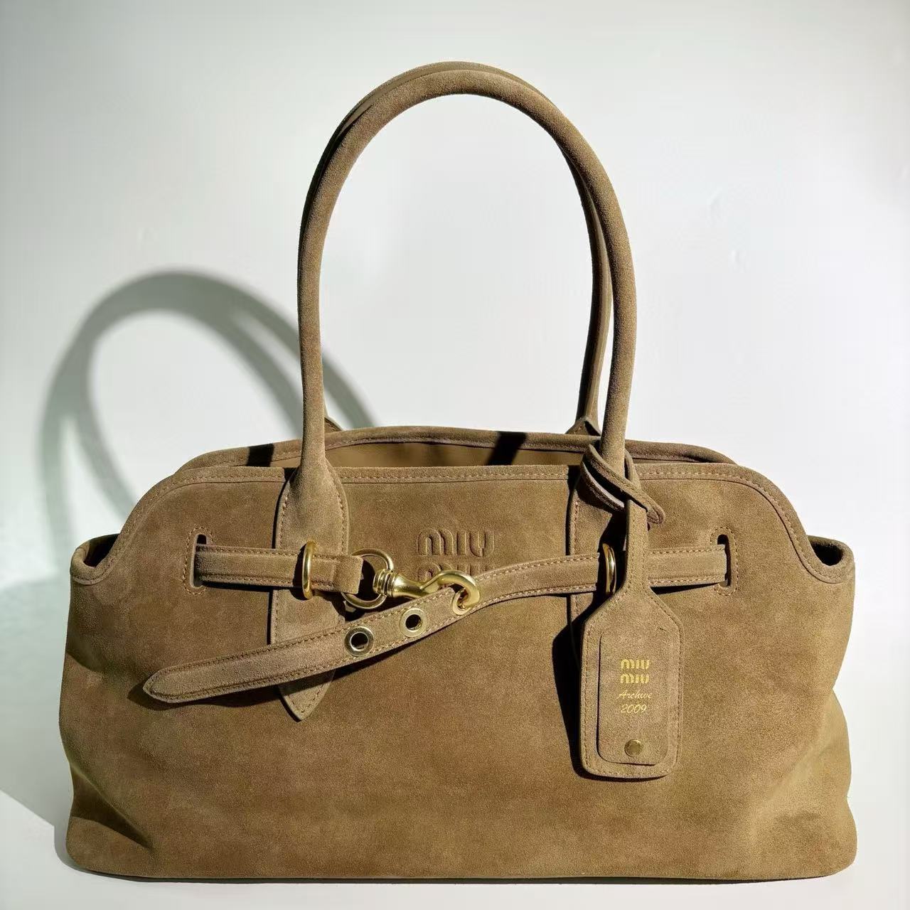 미우미우 스웨이드 아방뛰르백 라지