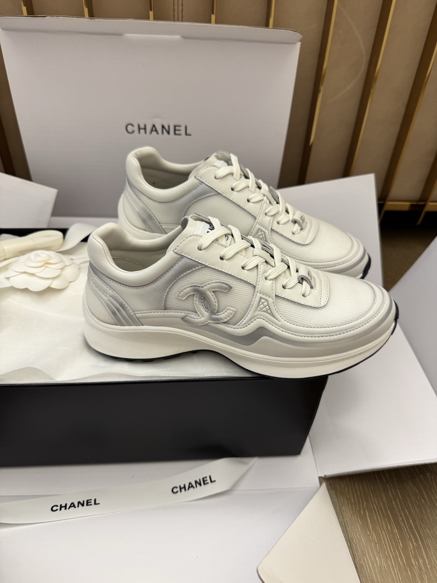 샤넬 메쉬 카프스킨 메탈릭 화이트 실버 크루즈 스니커즈 [정품급]