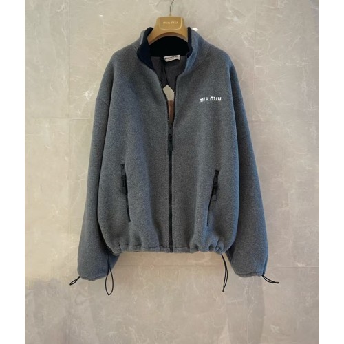 미우미우 로고 자수 플리스 스웨트셔츠