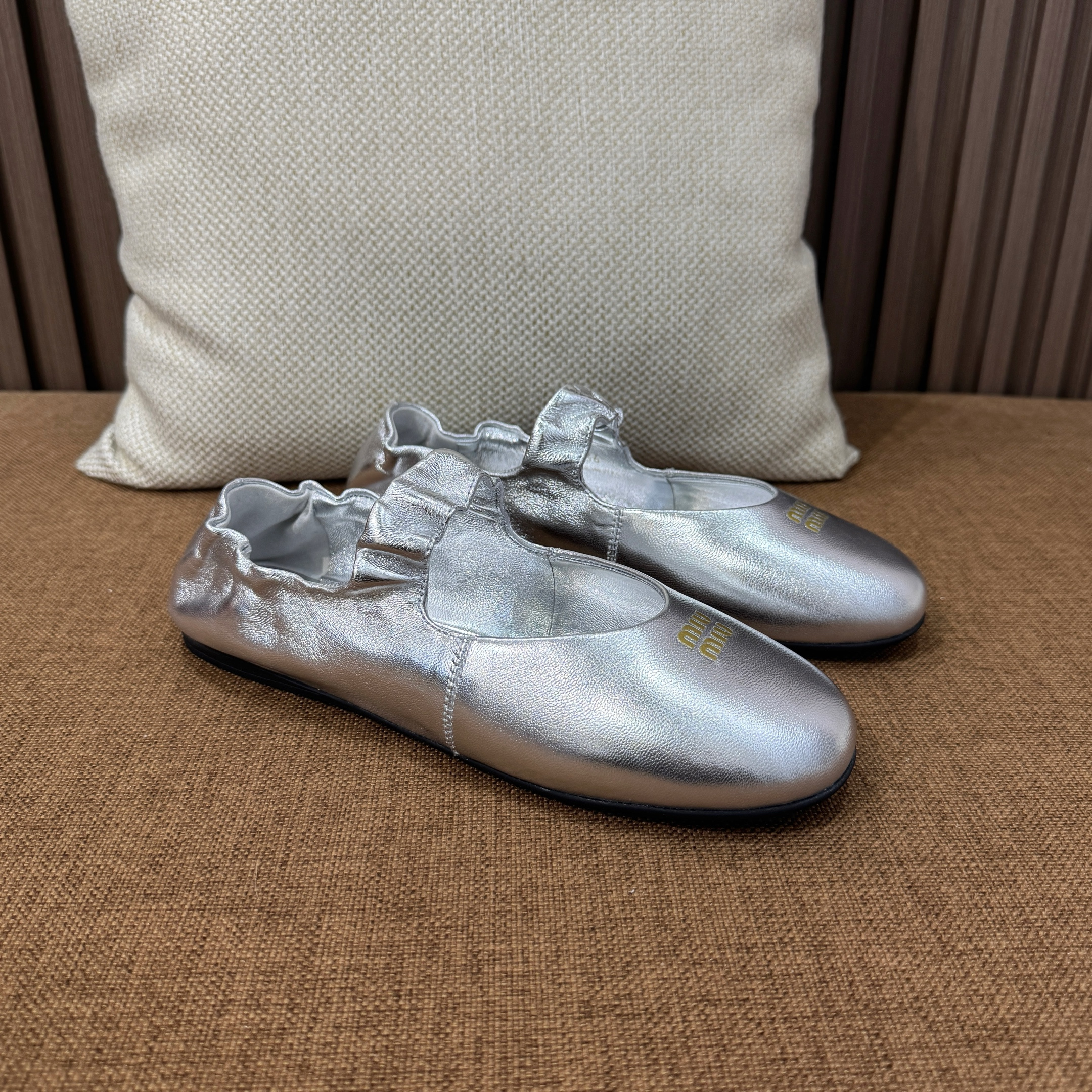 미우미우 루슈 나파 가죽 발레리나 [정품급]