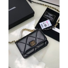 샤넬 19 WOC 램스킨 크로스백 금장
