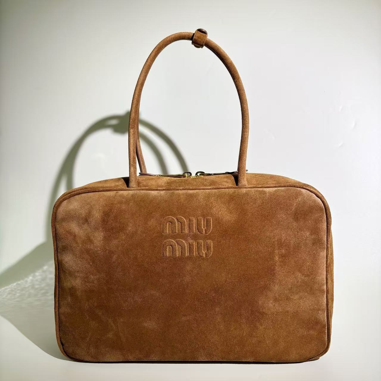 미우미우 스웨이드 보 백 코코아 브라운