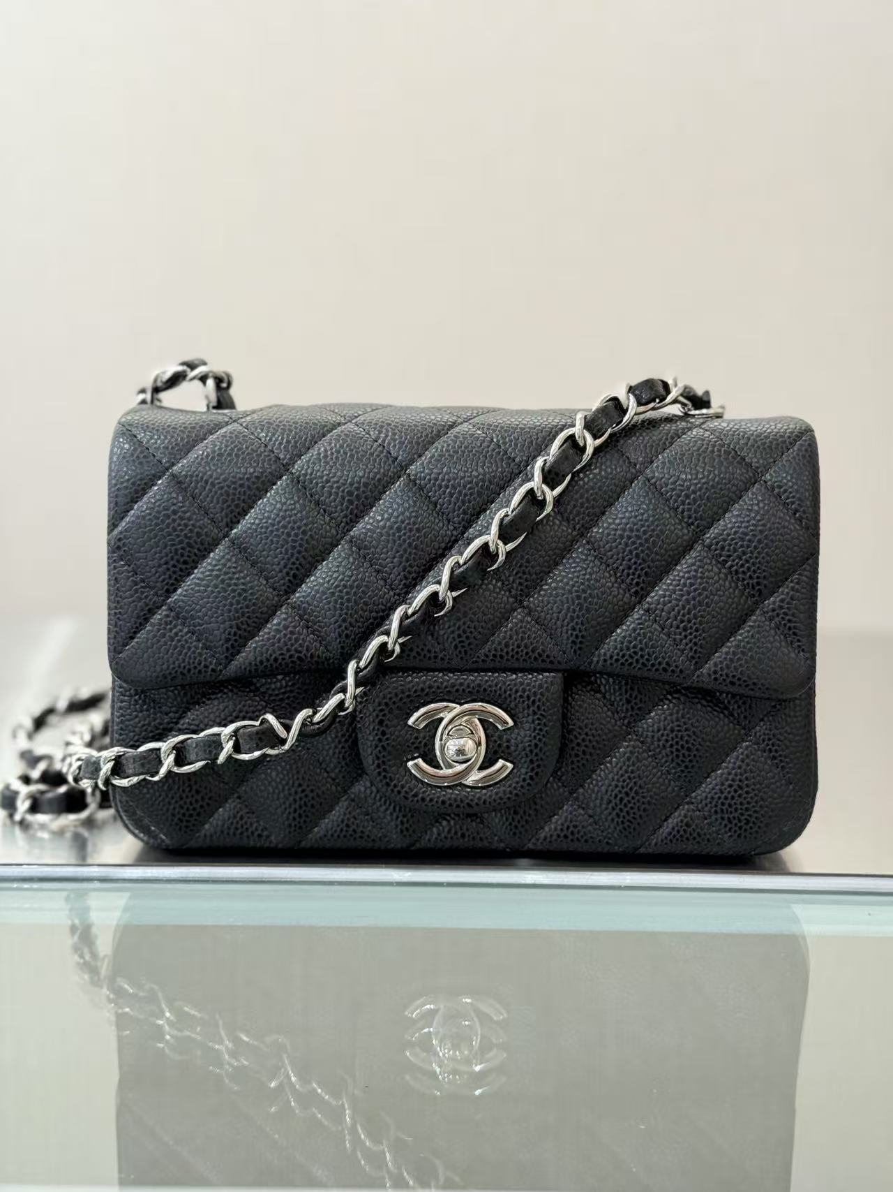 샤넬 클래식 플랩 백 뉴미니