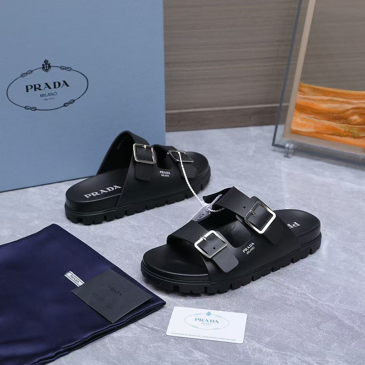 프라다 슬리퍼