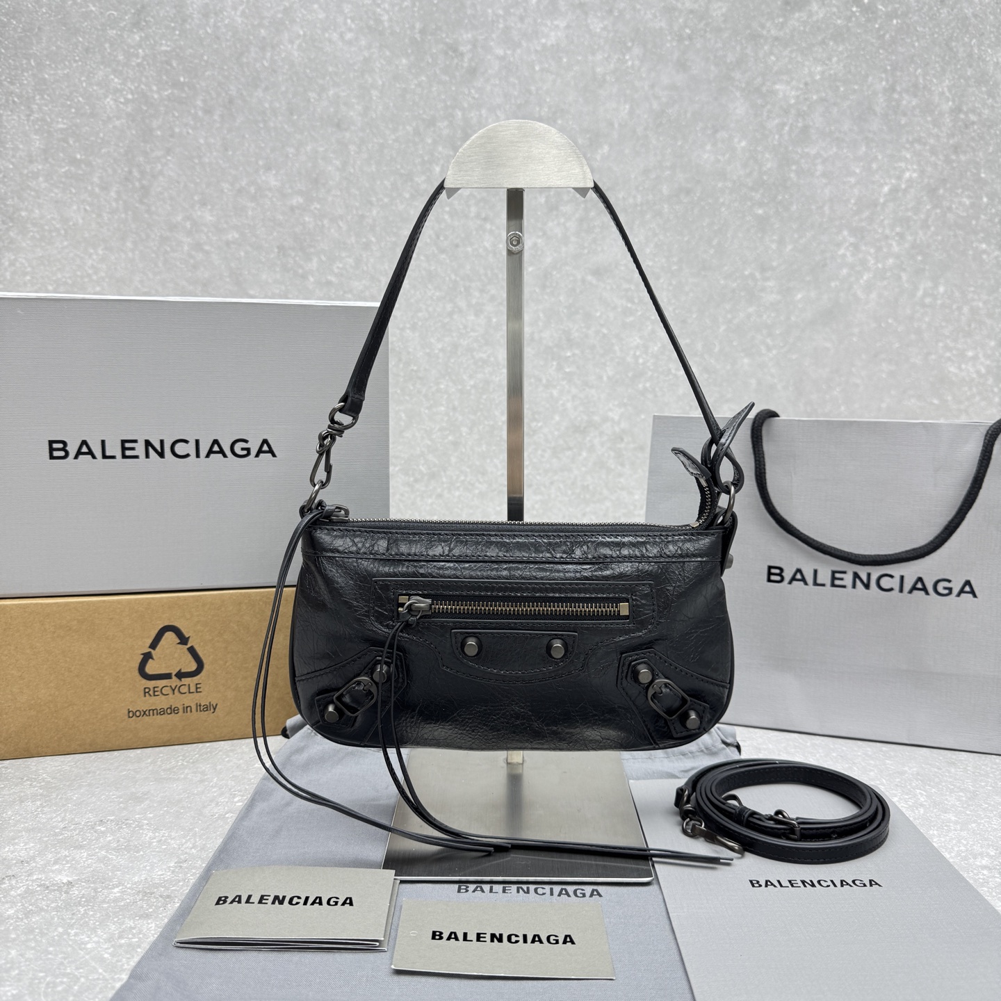 발렌시아가 르시티 파우치 온 스트랩