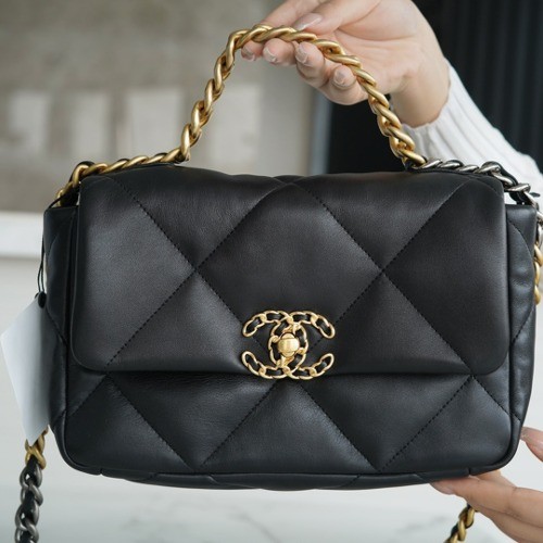 샤넬 19 탑핸들 플랩백 램스킨 금장 라지