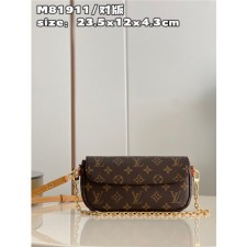 LOUIS VUITTON 루이비통 월릿 온 체인 아이비 M81911