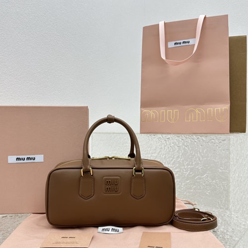 미우미우 아르카디 가죽백 라지 꼬냑