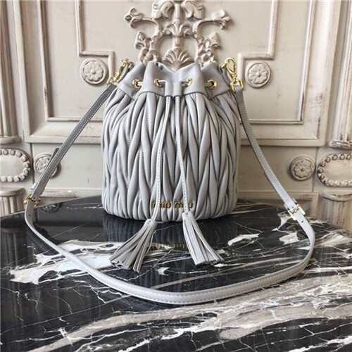 Miumiu 미우미우 마테라쎄 버킷백