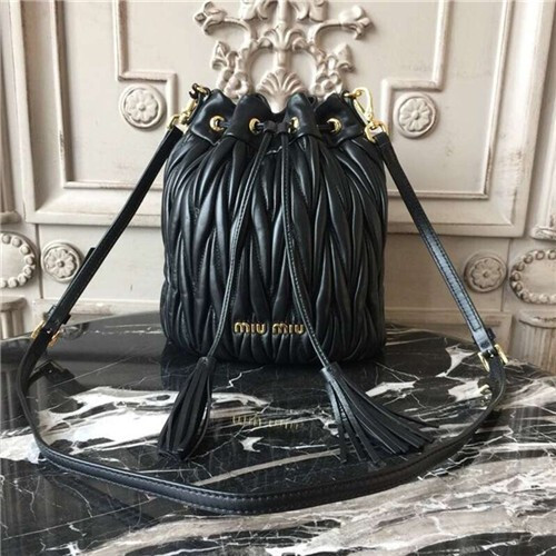 Miumiu 미우미우 마테라쎄 버킷백